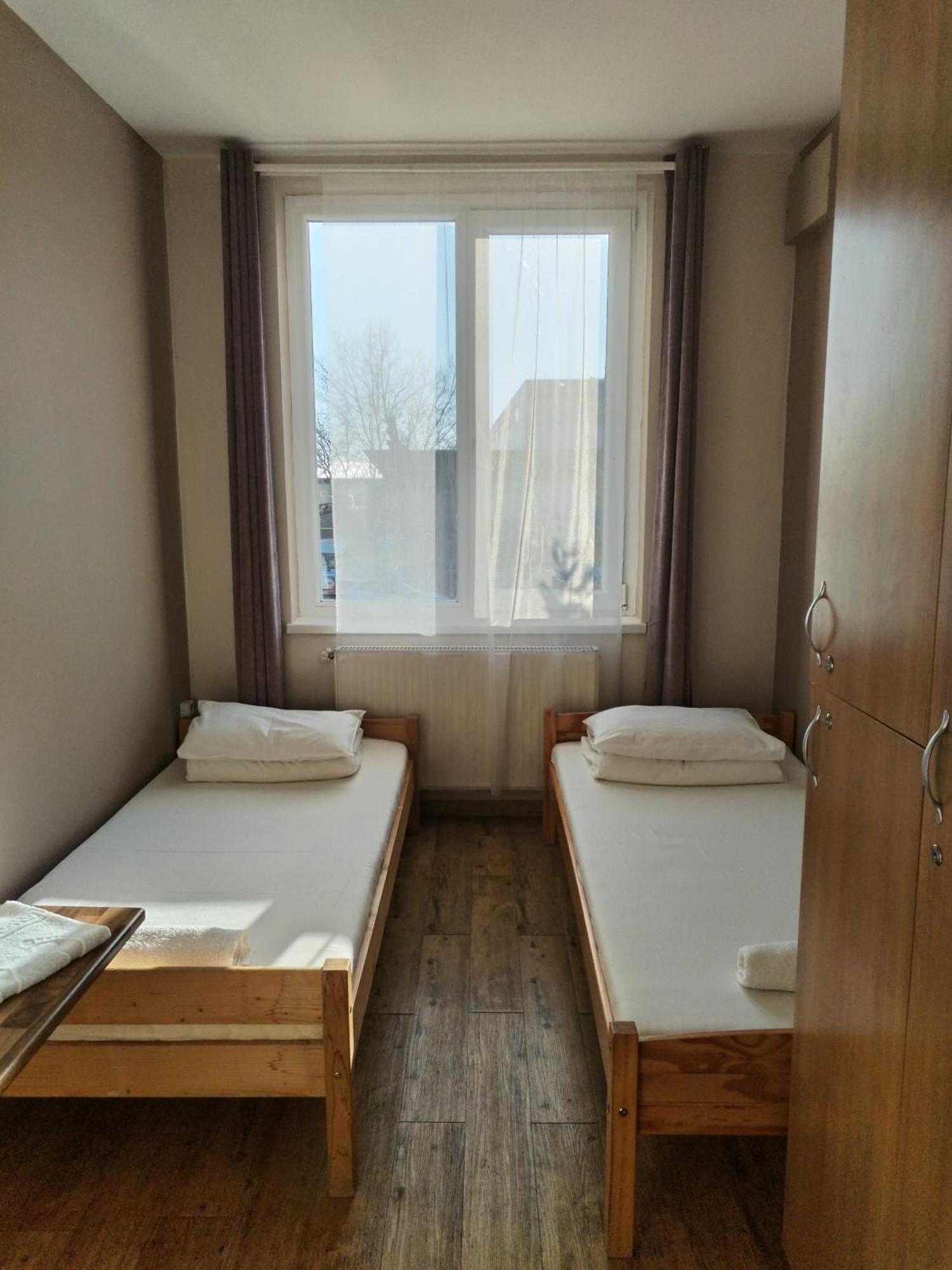 Hostel Ferihegy Vecsés Esterno foto