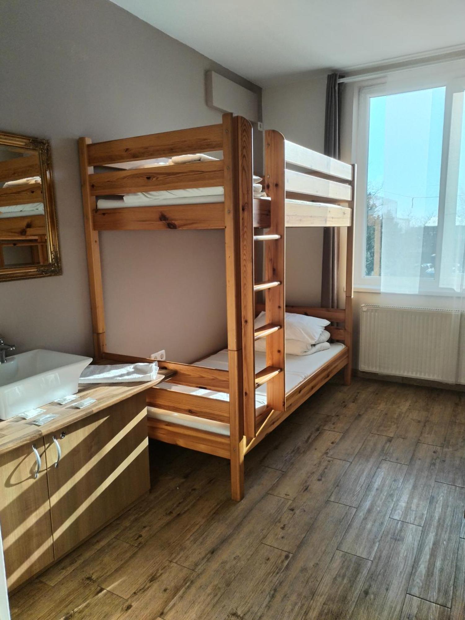 Hostel Ferihegy Vecsés Esterno foto
