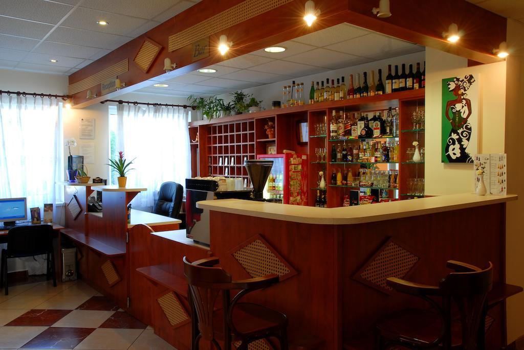 Hostel Ferihegy Vecsés Esterno foto